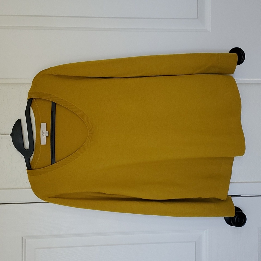 💢SOLD💢Loft Light Sweater Top L